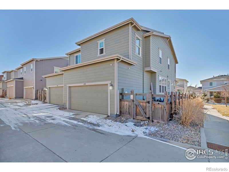21876 Radcliff Cir, Aurora, CO 80015