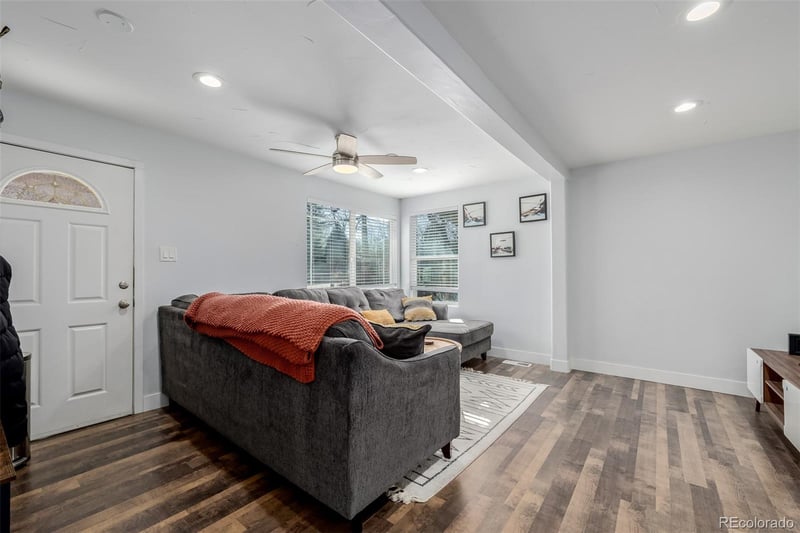 565 Saulsbury St, Lakewood, CO 80226