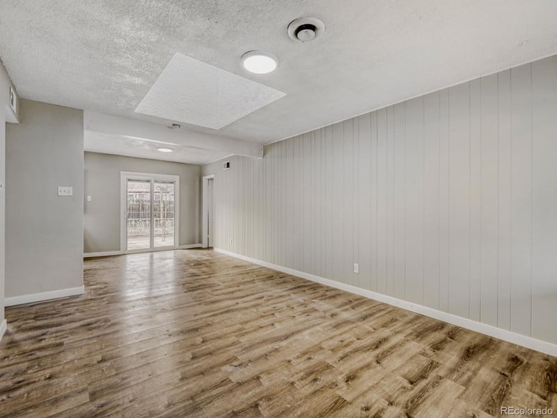 1067 Tucson St, Aurora, CO 80011