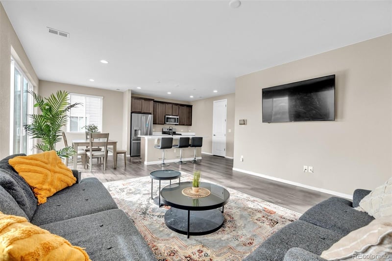 27922 10th Dr, Aurora, CO 80018