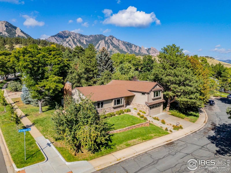 2596 Briarwood Dr, Boulder, CO 80305