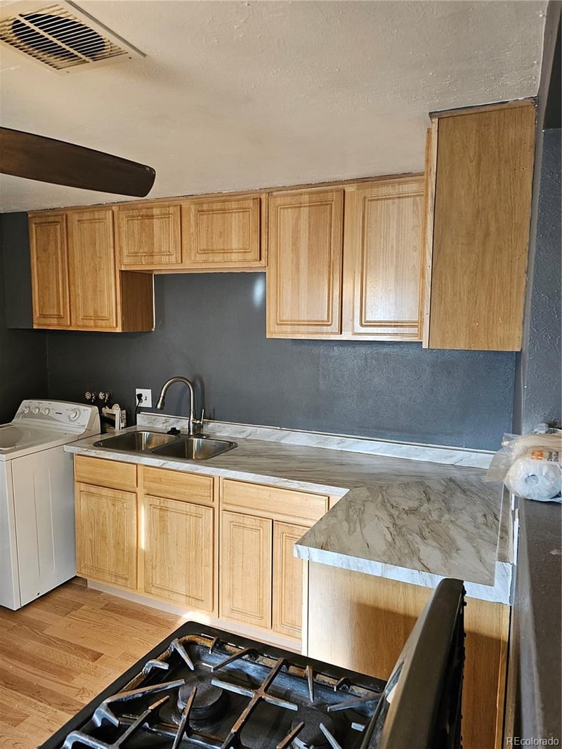 4860 Ohio Ave, Denver, CO 80219