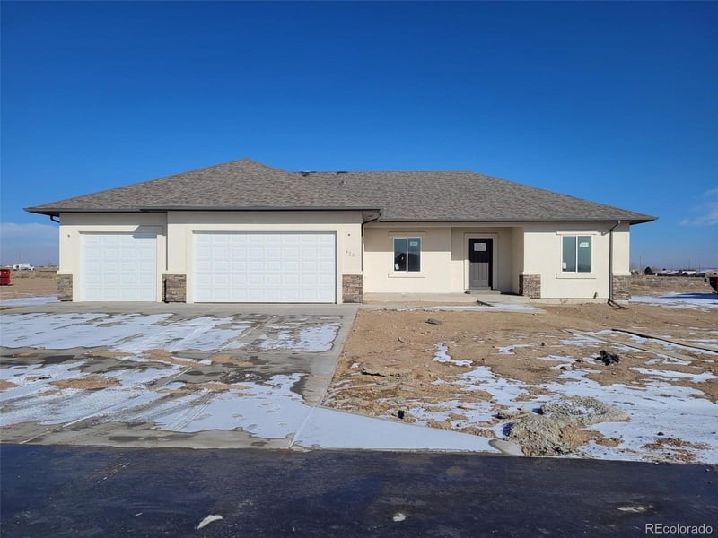 697 Cabaret Dr, Pueblo, CO 81007
