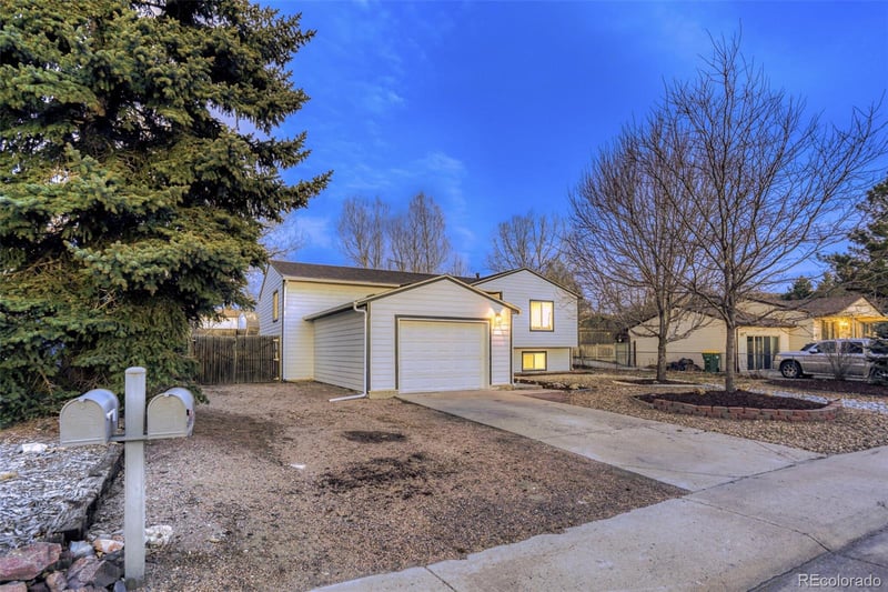 922 Park View St, Castle Rock, CO 80104
