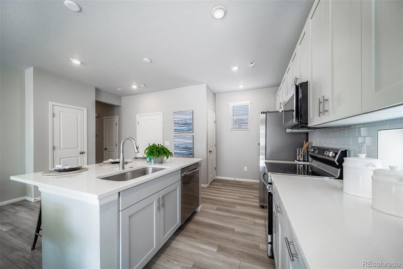 22295 39th Ave, Aurora, CO 80019