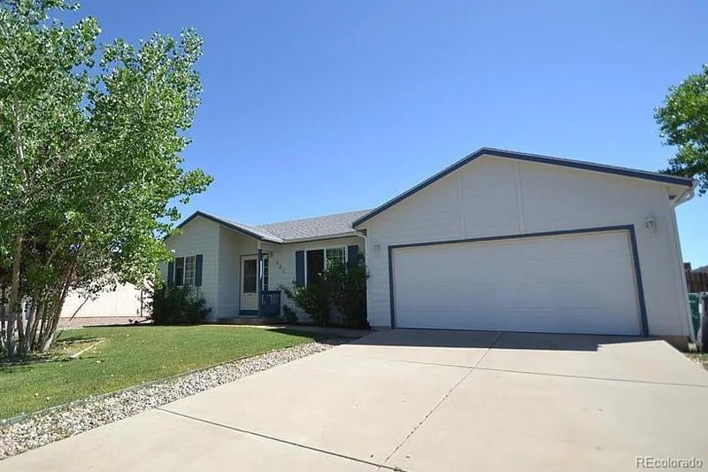 686 Dumont Dr, Pueblo, CO 81007
