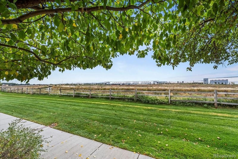 10449 Paris St #203, Commerce City, CO 80640