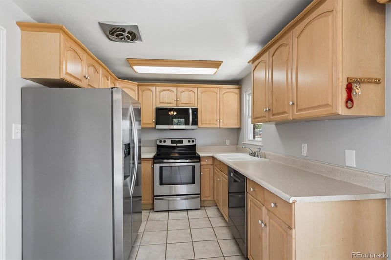 9000 Gyda Dr, Arvada, CO 80002