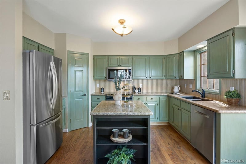 10 Roder Gate Ln, Castle Pines, CO 80108