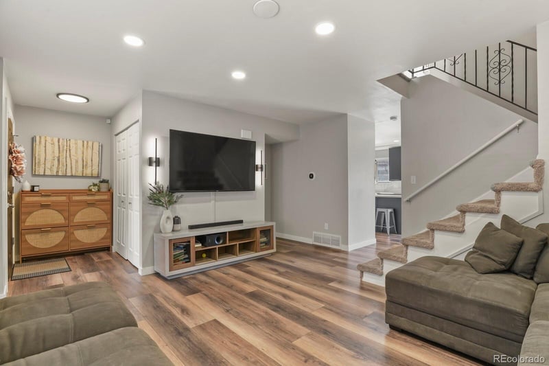 6737 Race St, Centennial, CO 80122