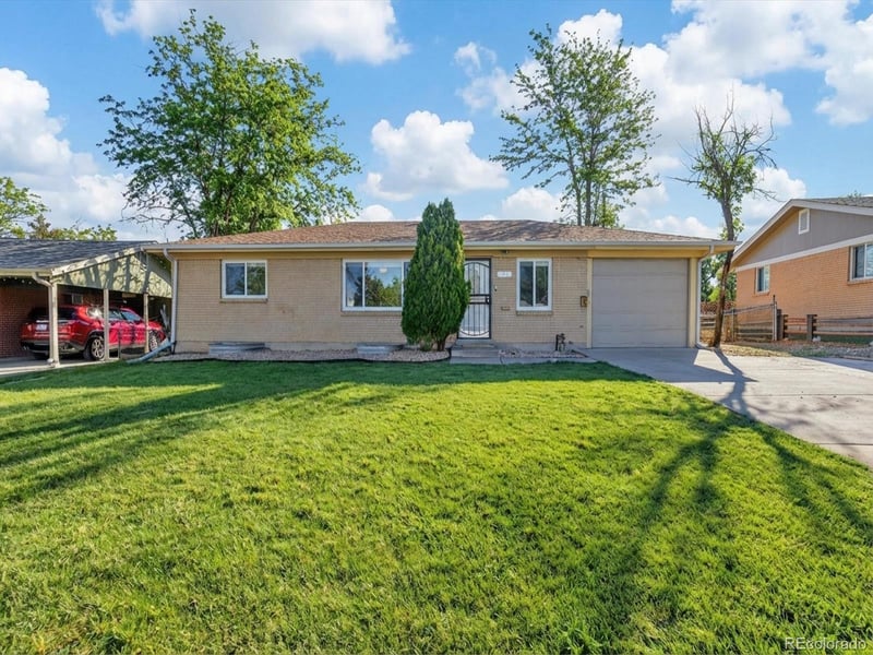 950 Jamaica St, Aurora, CO 80010