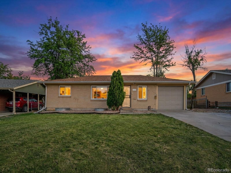 950 Jamaica St, Aurora, CO 80010