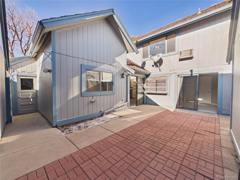 2490 Worchester Ct #B, Aurora, CO 80014