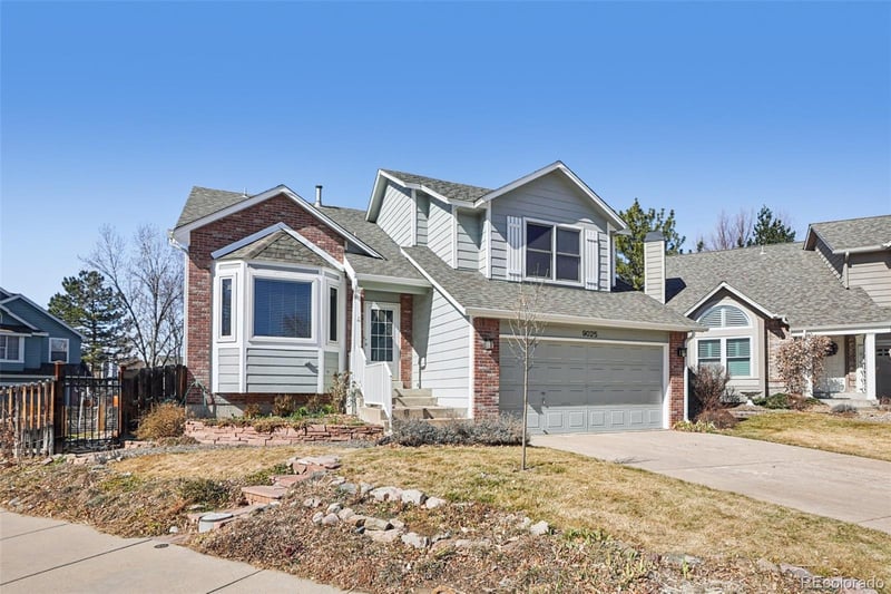9025 Arizona Dr, Lakewood, CO 80232