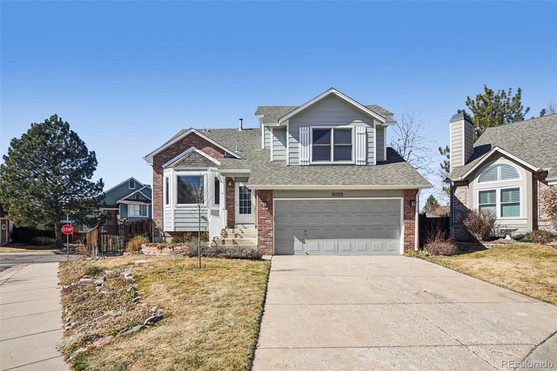 9025 Arizona Dr, Lakewood, CO 80232