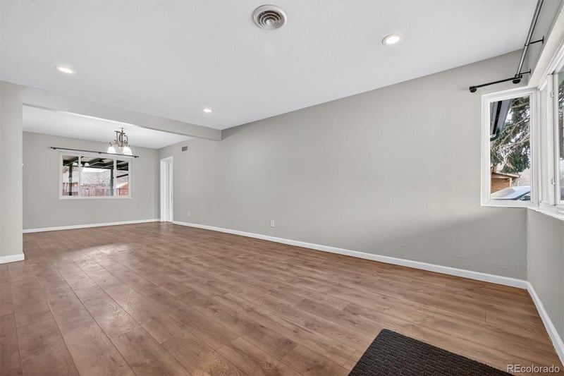 901 Racine St, Aurora, CO 80011