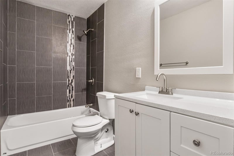 901 Racine St, Aurora, CO 80011