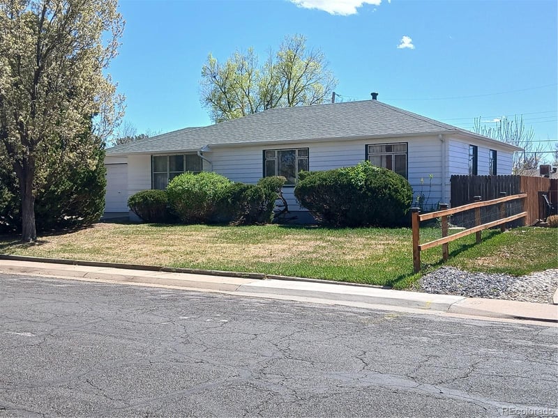 10090 Lowry Pl, Aurora, CO 80010