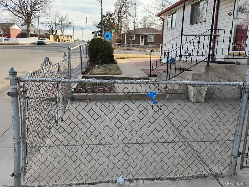 6081 61st Ave, Commerce, CO 80022