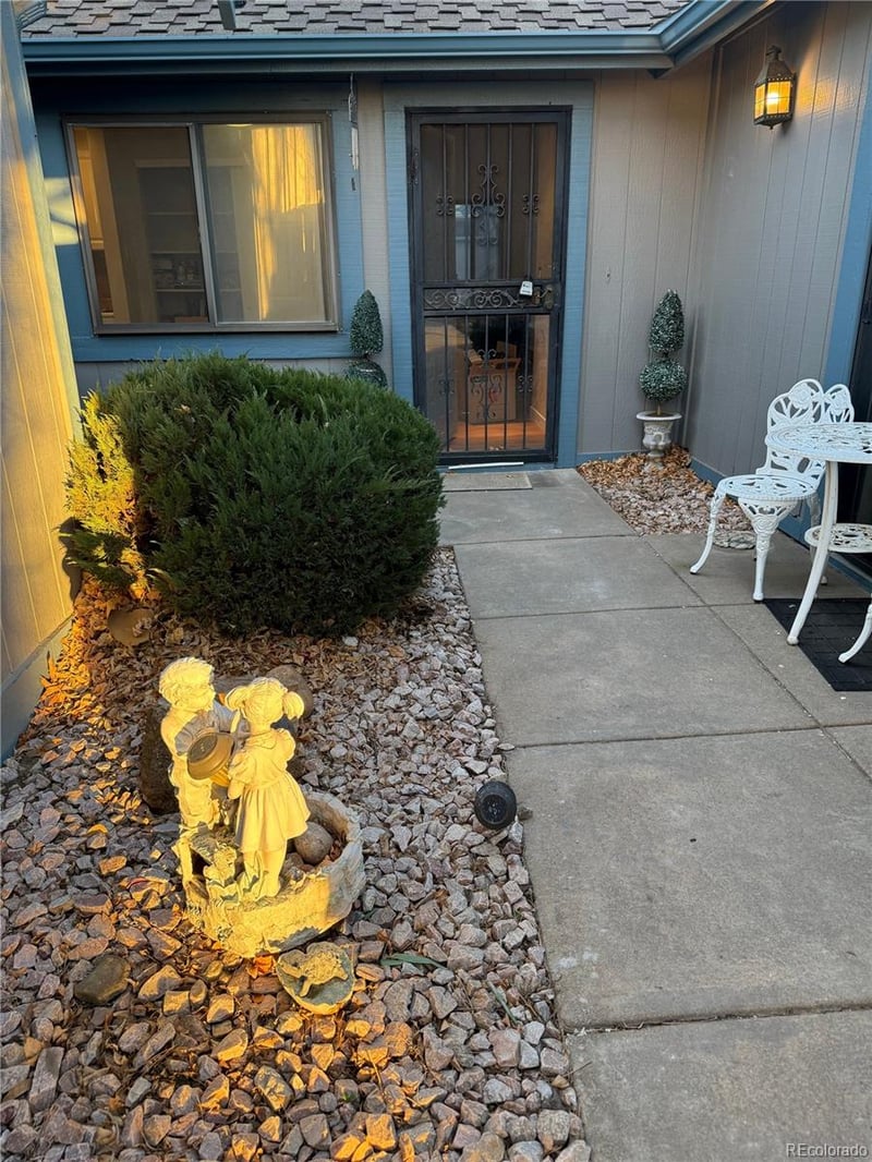 2448 Victor St #D, Aurora, CO 80014