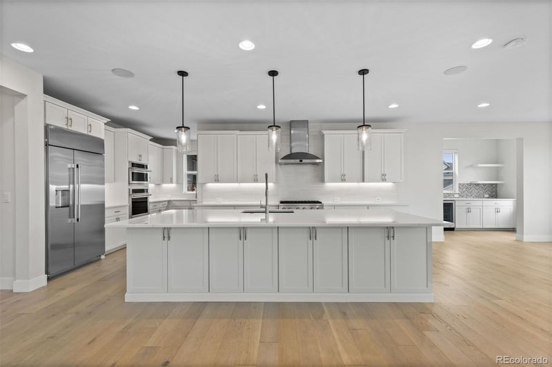 6907 Sunstrand Ct, Castle Pines, CO 80108