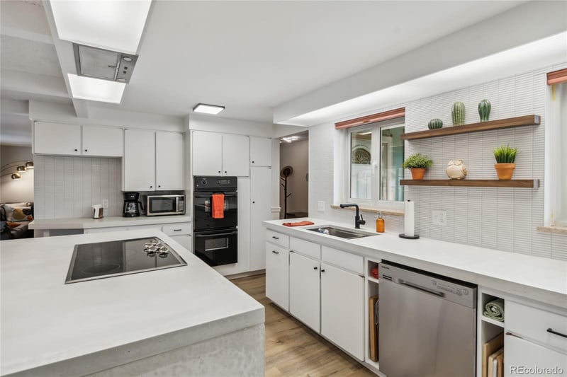 330 Pierce St, Lakewood, CO 80226