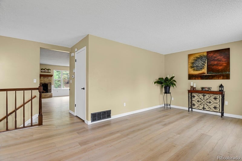 9749 Fairview Ave, Littleton, CO 80127