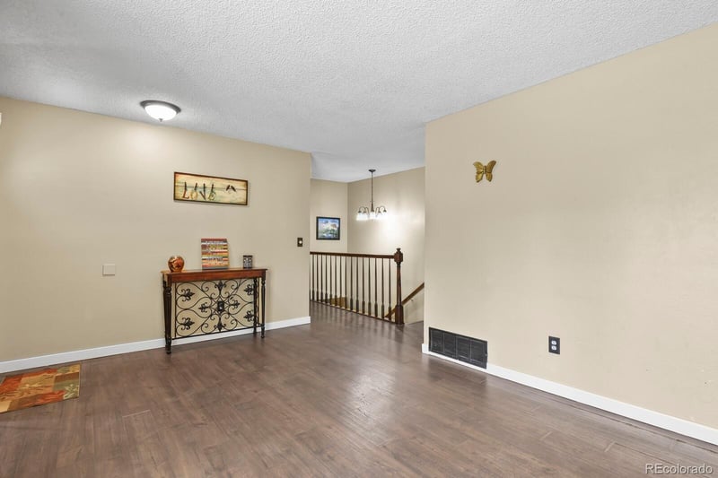 9749 Fairview Ave, Littleton, CO 80127