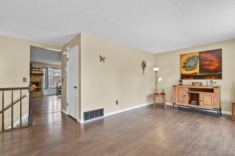 9749 Fairview Ave, Littleton, CO 80127