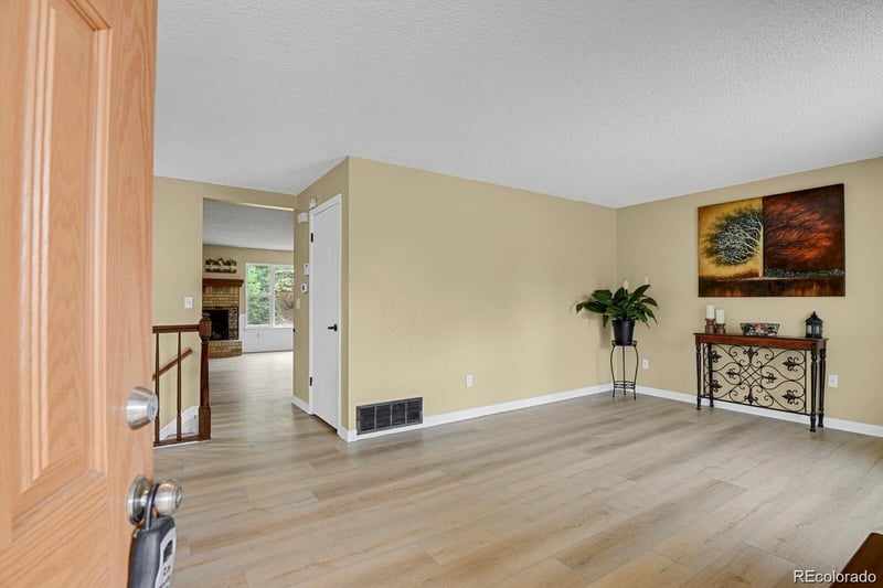 9749 W Fairview Ave, Littleton, CO 80127