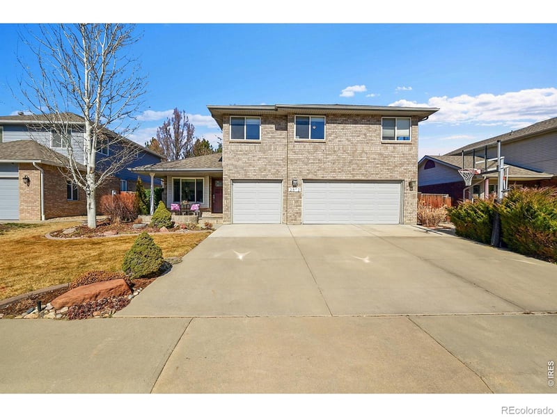 2612 Pheasant Dr, Longmont, CO 80503