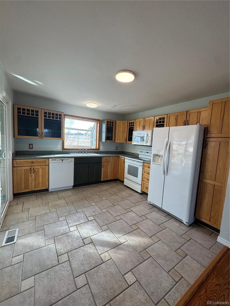 19682 Batavia Dr, Aurora, CO 80011