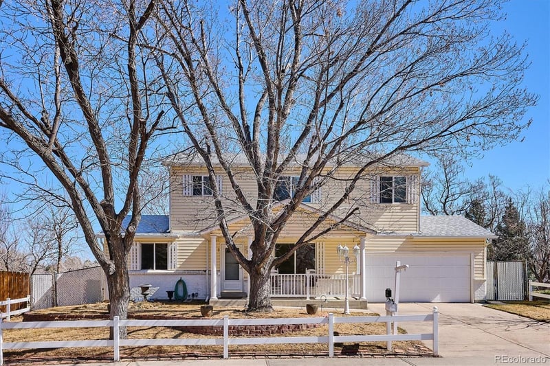 16464 Bates Dr, Aurora, CO 80013