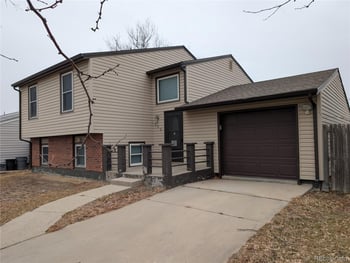 220 Mckinley Dr, Bennett, CO 80102