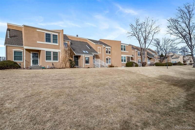 2892 Ursula St, Aurora, CO 80014