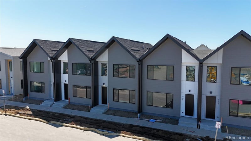 909 Edge Cir, Longmont, CO 80501