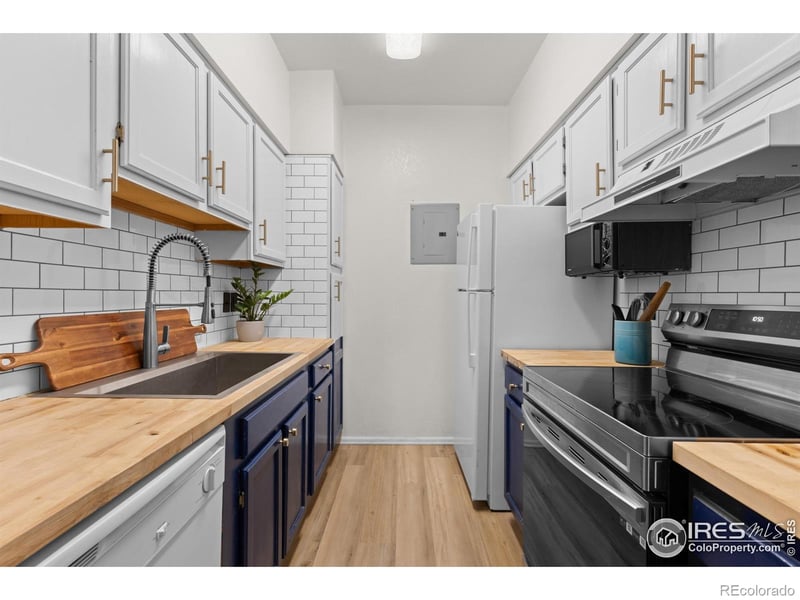 7447 Singing Hills Ct, Boulder, CO 80301