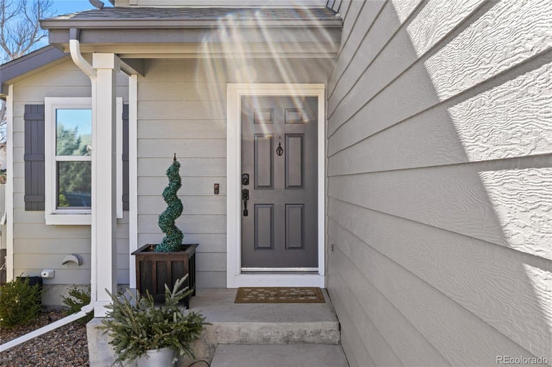 16358 Phillips Ln, Englewood, CO 80112