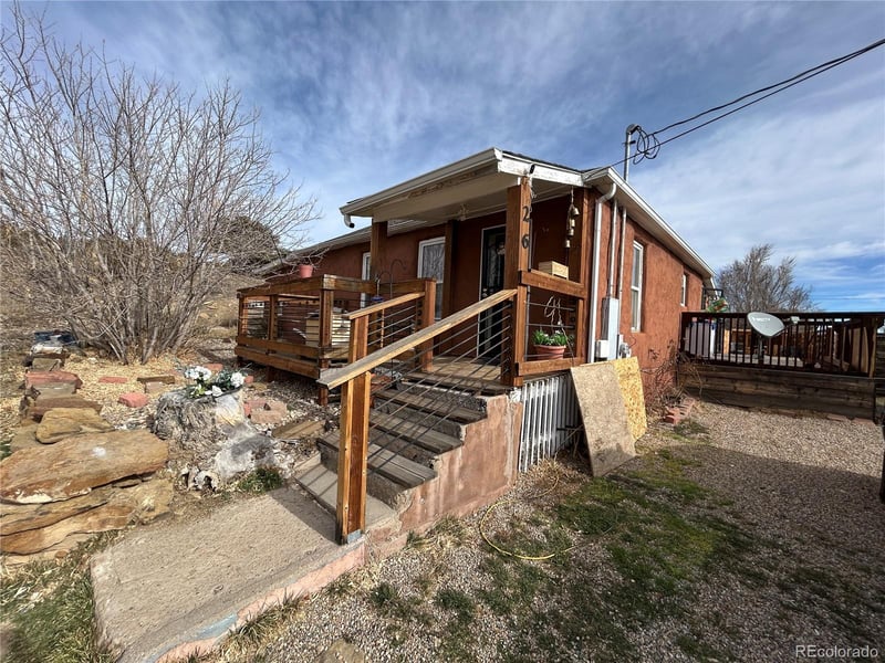 26 W 3rd St, Walsenburg, CO 81089
