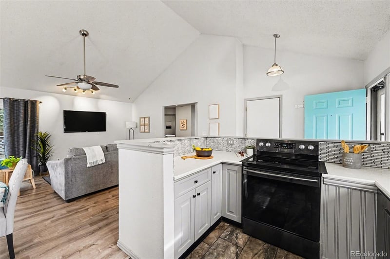 10289 Halleys Way, Littleton, CO 80125