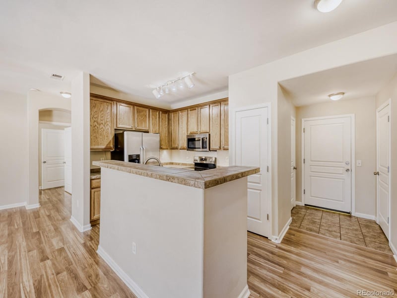 833 98th Ave #207, Thornton, CO 80229