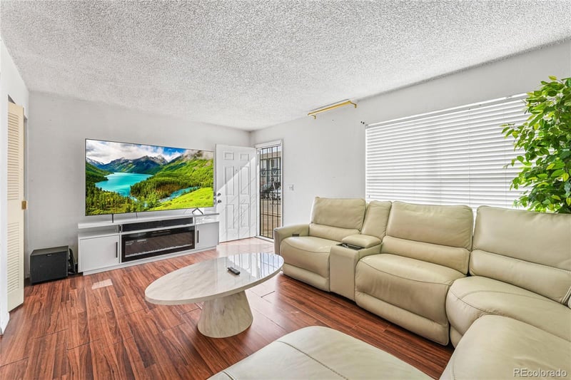 1447 Norfolk St, Aurora, CO 80011