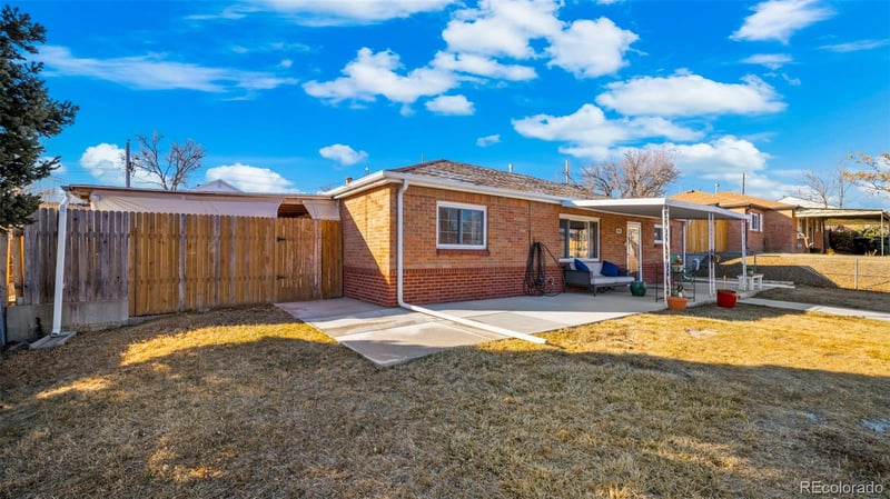 990 Ash Ct, Thornton, CO 80229