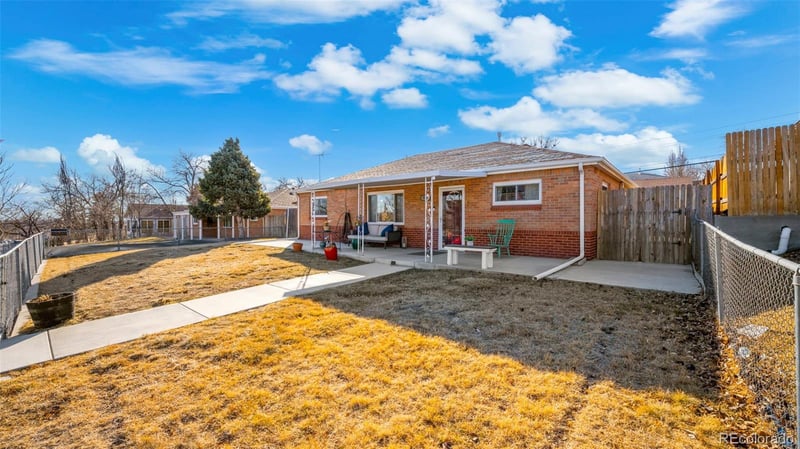990 Ash Ct, Thornton, CO 80229