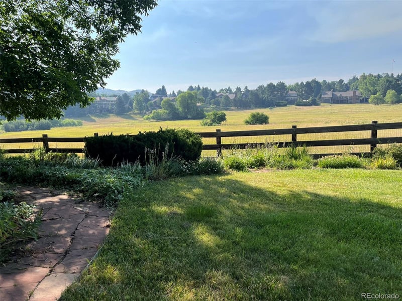 1 Snowy Owl Ln, Littleton, CO 80127