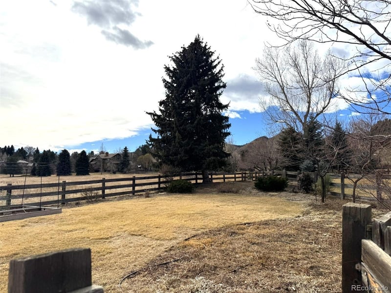 1 Snowy Owl Ln, Littleton, CO 80127