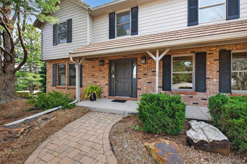 1 Snowy Owl Ln, Littleton, CO 80127