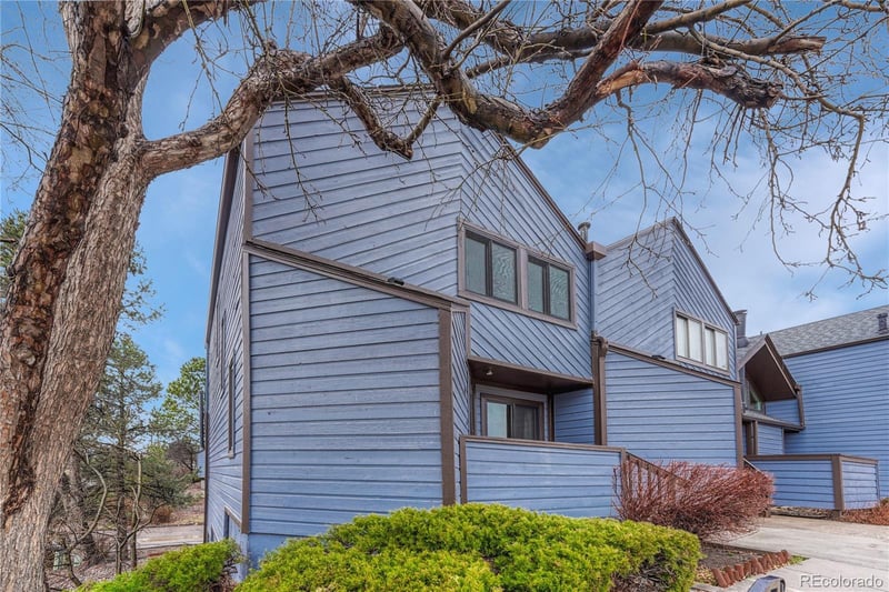 8901 Yale Ave, Lakewood, CO 80227