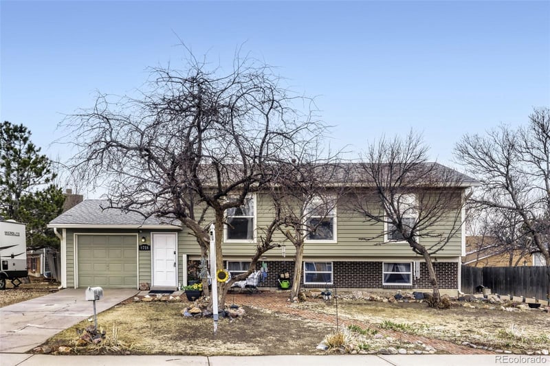 9718 Clayton Cir, Thornton, CO 80229