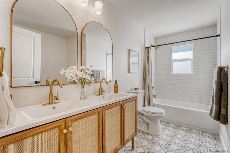 1529 Nucla St, Aurora, CO 80017